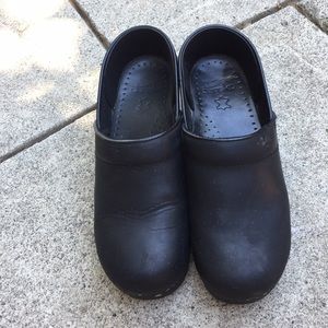 Dansko Clogs Black Size 38 only worn a few times